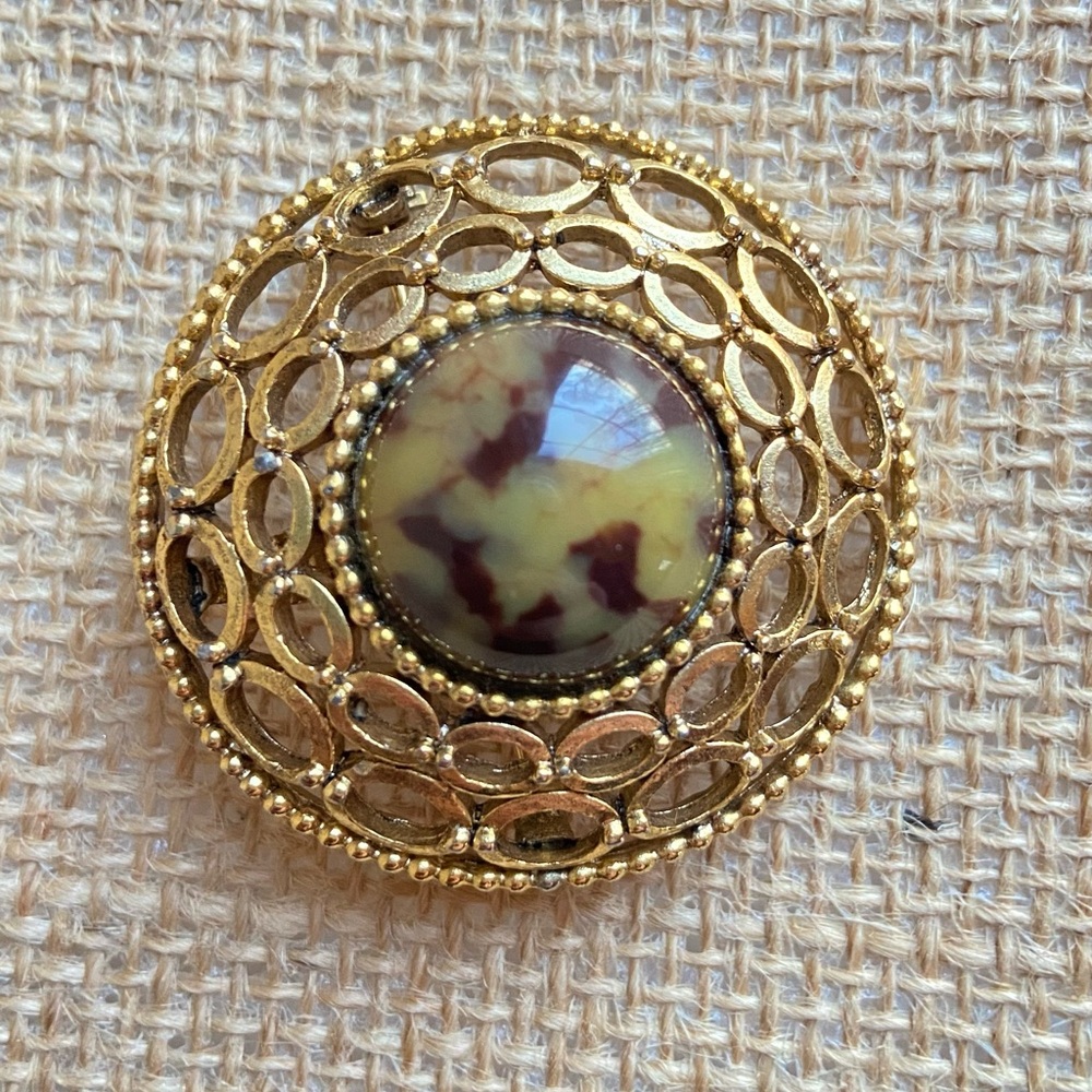 Celebrity brooch pin pendant faux tortoise cabochon in goldtone metal setting